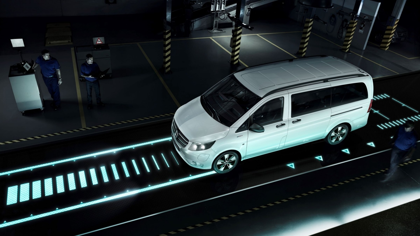 CAR-Avenue-Mercedes-Benz-e-Vito-Tourer-03