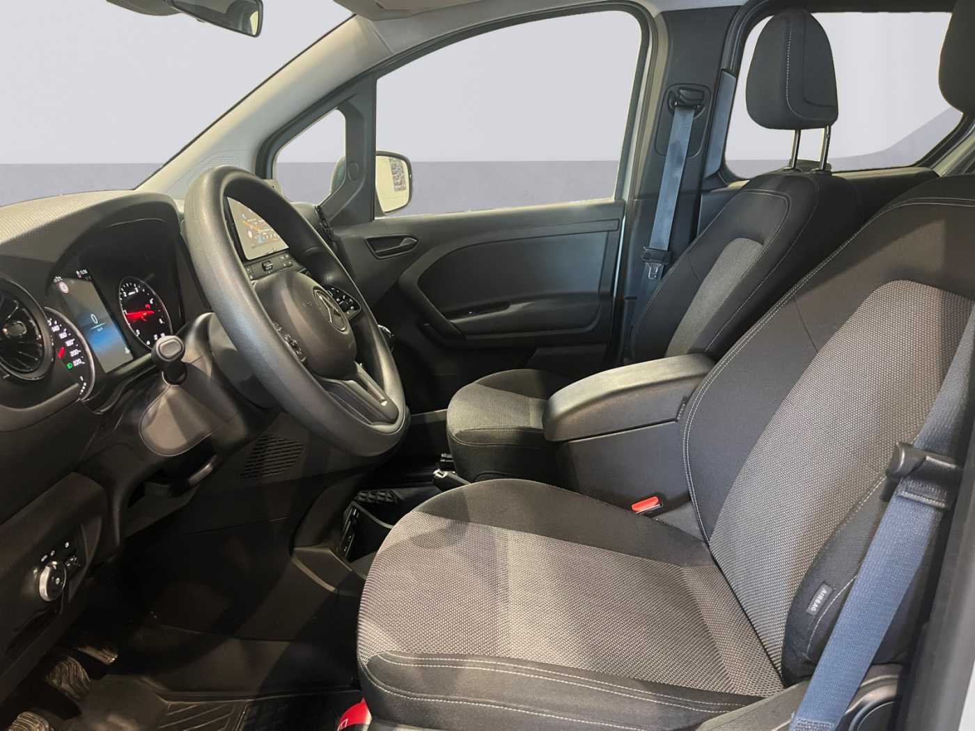 xxl_kfz111284325_w1vtbecz0pu333194_08_enter-driver-codriver.jpg