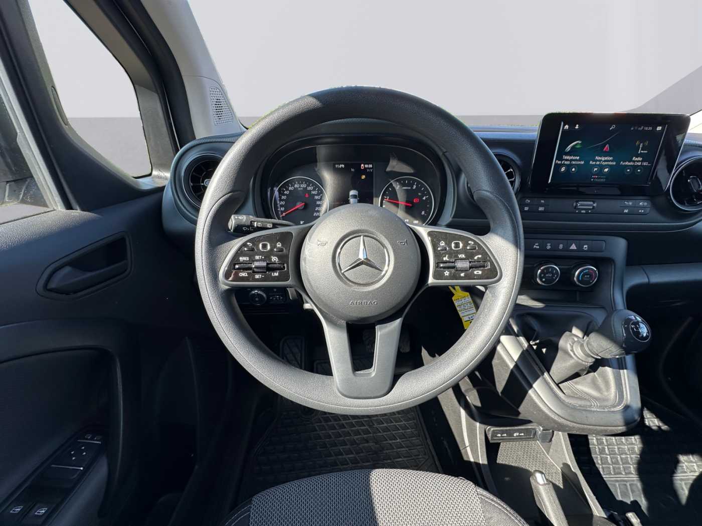 xxl_kfz111371978_w1v1beulypu333193_11_steering-wheel-driver.jpg