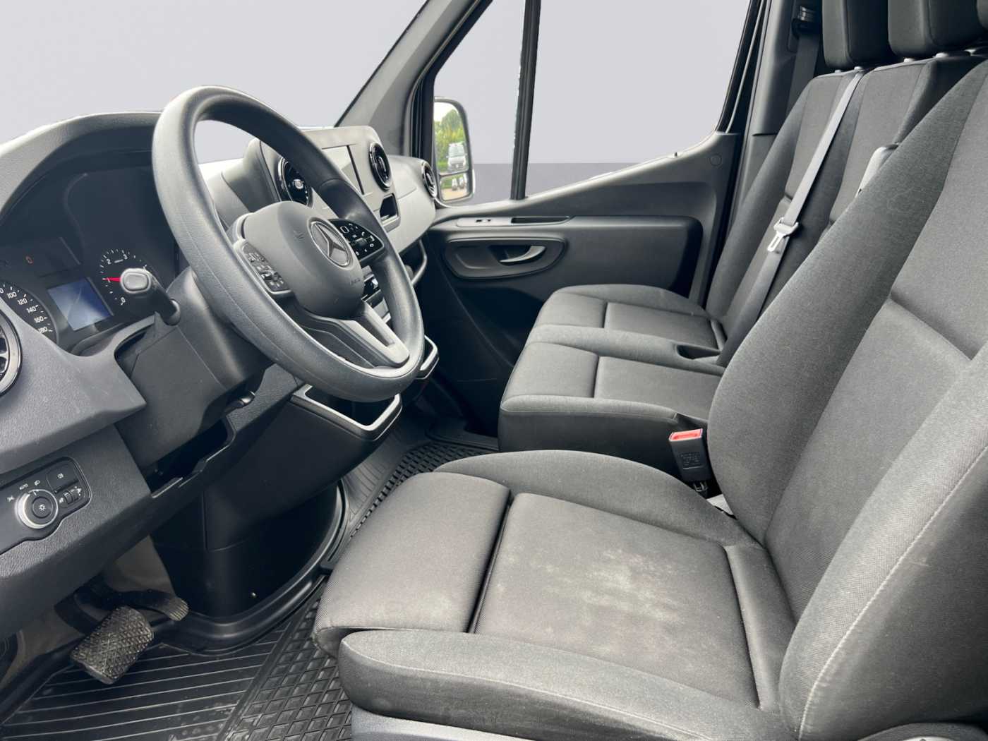 xxl_kfz112966960_w1vghafz2rp620994_08_enter-driver-codriver.jpg