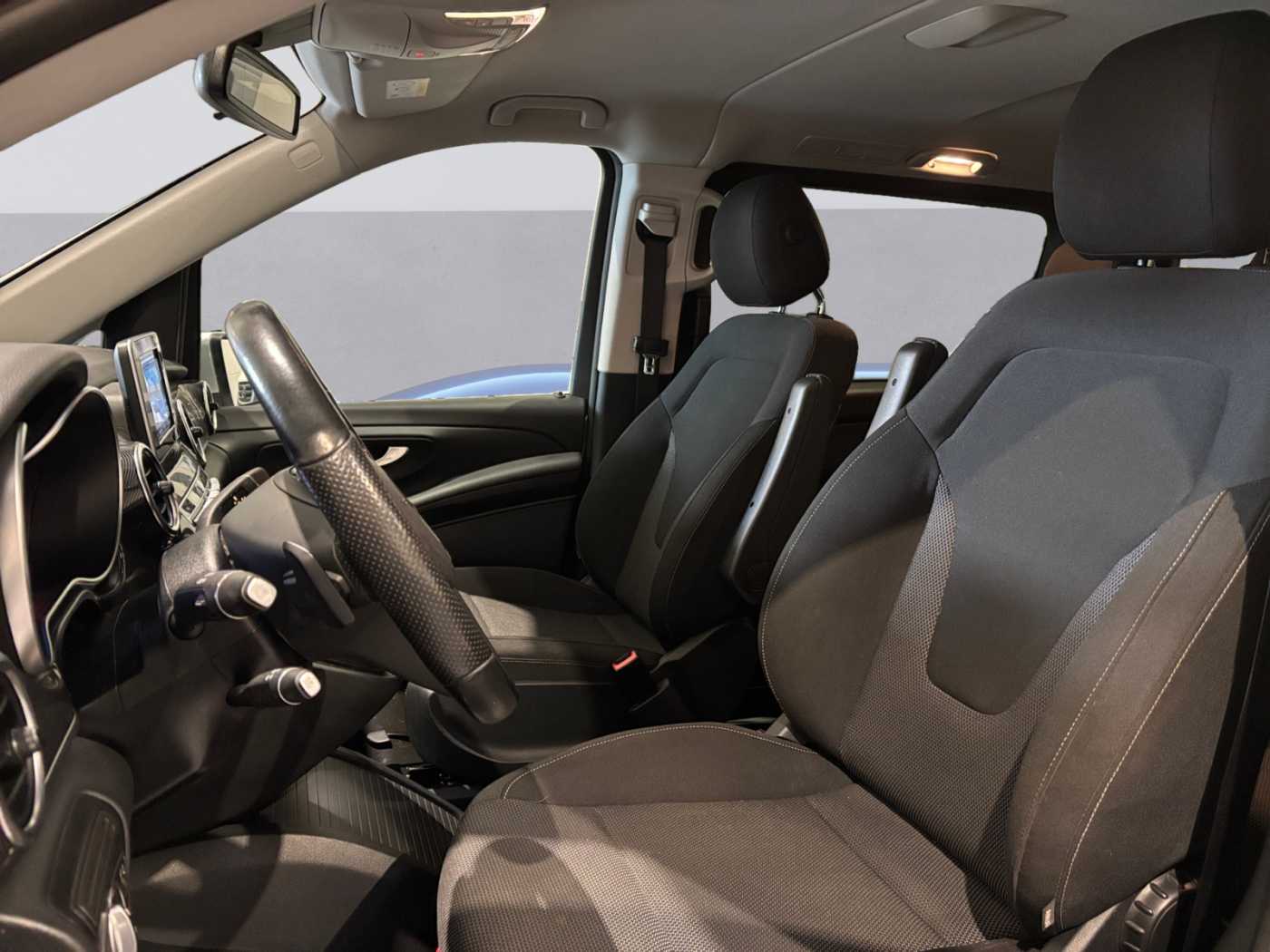 xxl_kfz113245759_mw0fa470131558202_08_enter-driver-codriver.jpg
