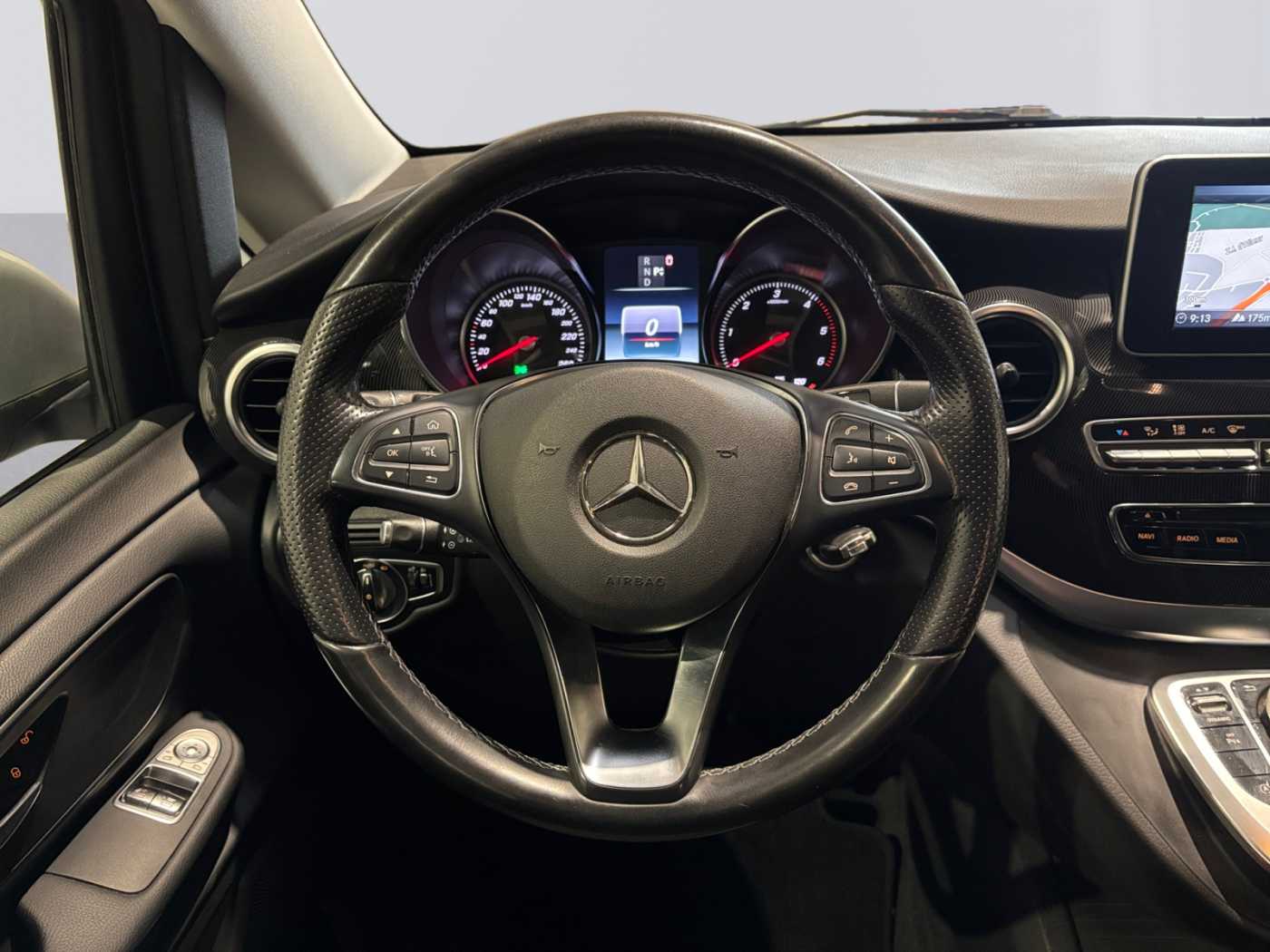 xxl_kfz113245759_mw0fa470131558202_11_steering-wheel-driver.jpg