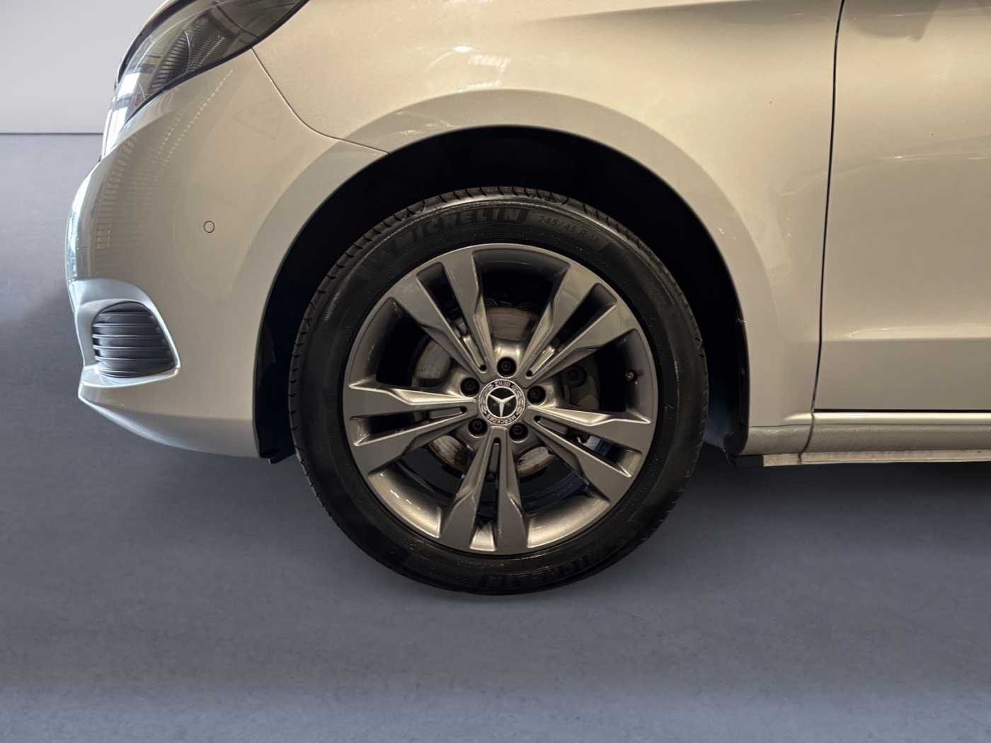 xxl_kfz113245759_mw0fa470131558202_13_rim-front-left.jpg