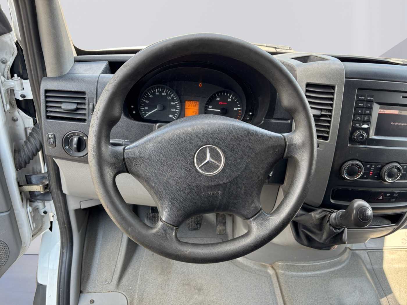 xxl_kfz113404129_wdb9066331p924627_11_steering-wheel-driver.jpg