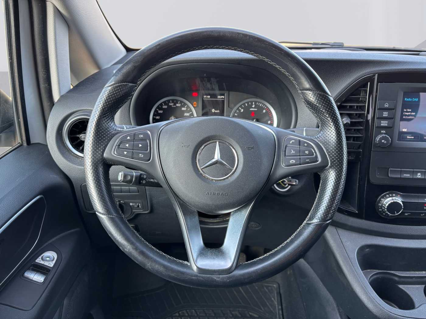 xxl_kfz113769019_w1v44770313856690_11_steering-wheel-driver.jpg