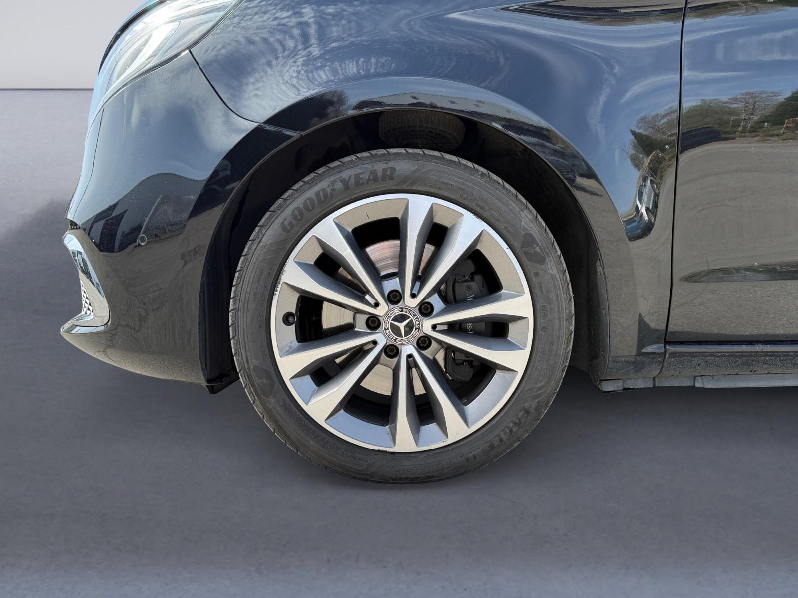 certified-namur-mercedes-benz-v-250-d-avangarde-a3-5-places-w1v44781513723386-4-20260411003819.jpg